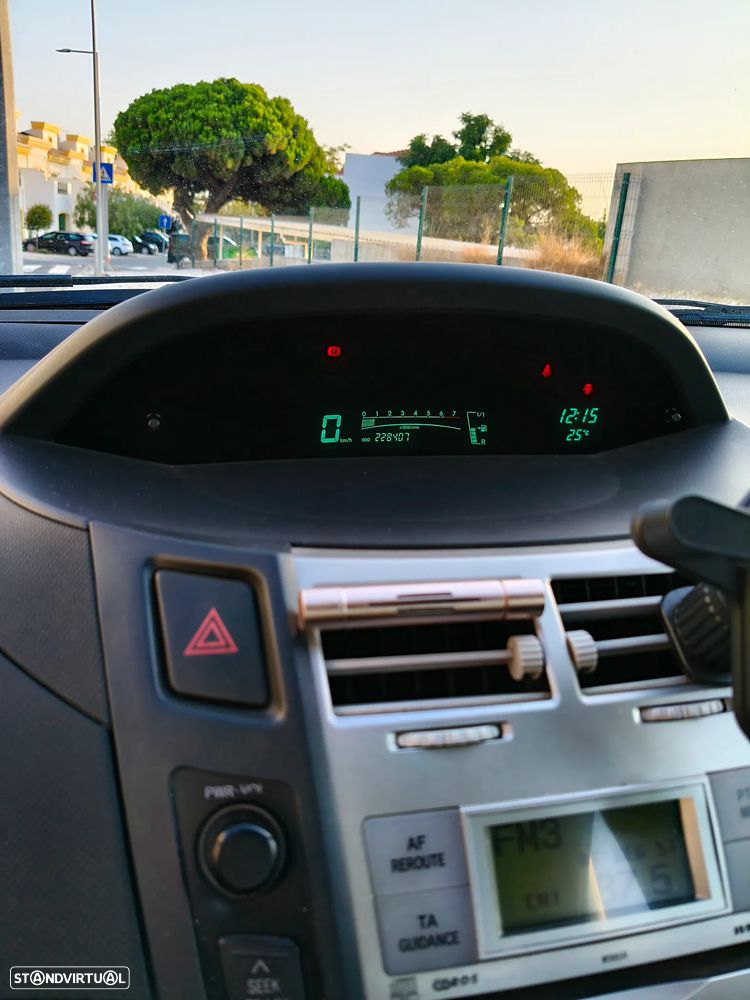 Toyota Yaris 1.0 VVT-i - 5