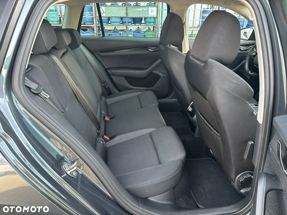 Skoda Octavia 2.0 TDI Ambition DSG - 17