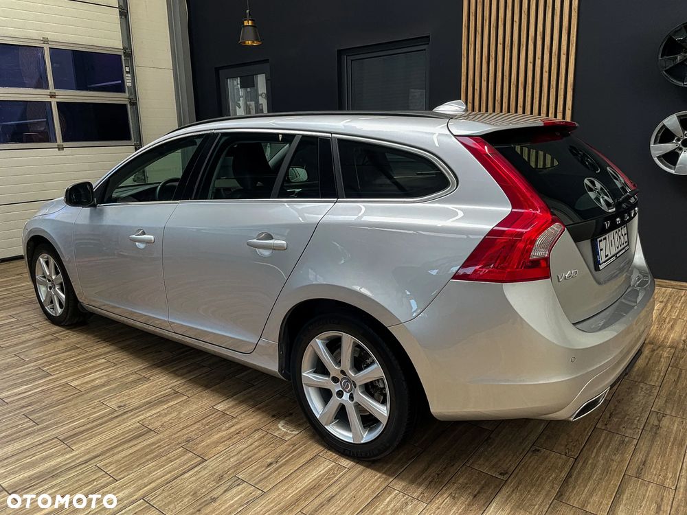 Volvo V60 D4 Geartronic Summum - 12