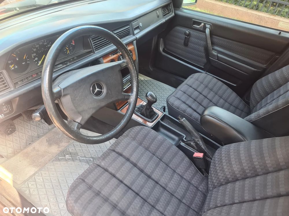 Mercedes-Benz W201 (190) - 8