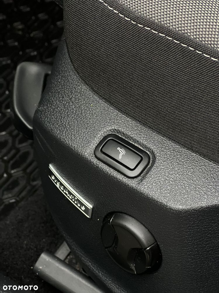 Volkswagen Golf 1.5 eTSI OPF DSG R-Line - 19