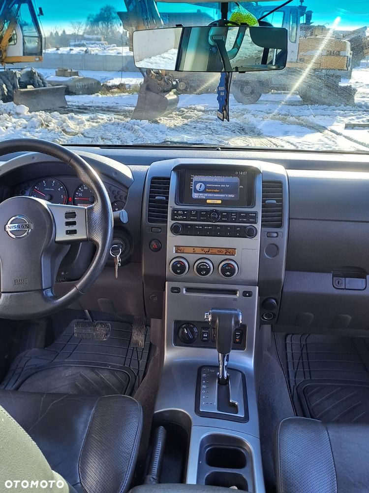 Nissan Navara 2.5 D Platinum - 28