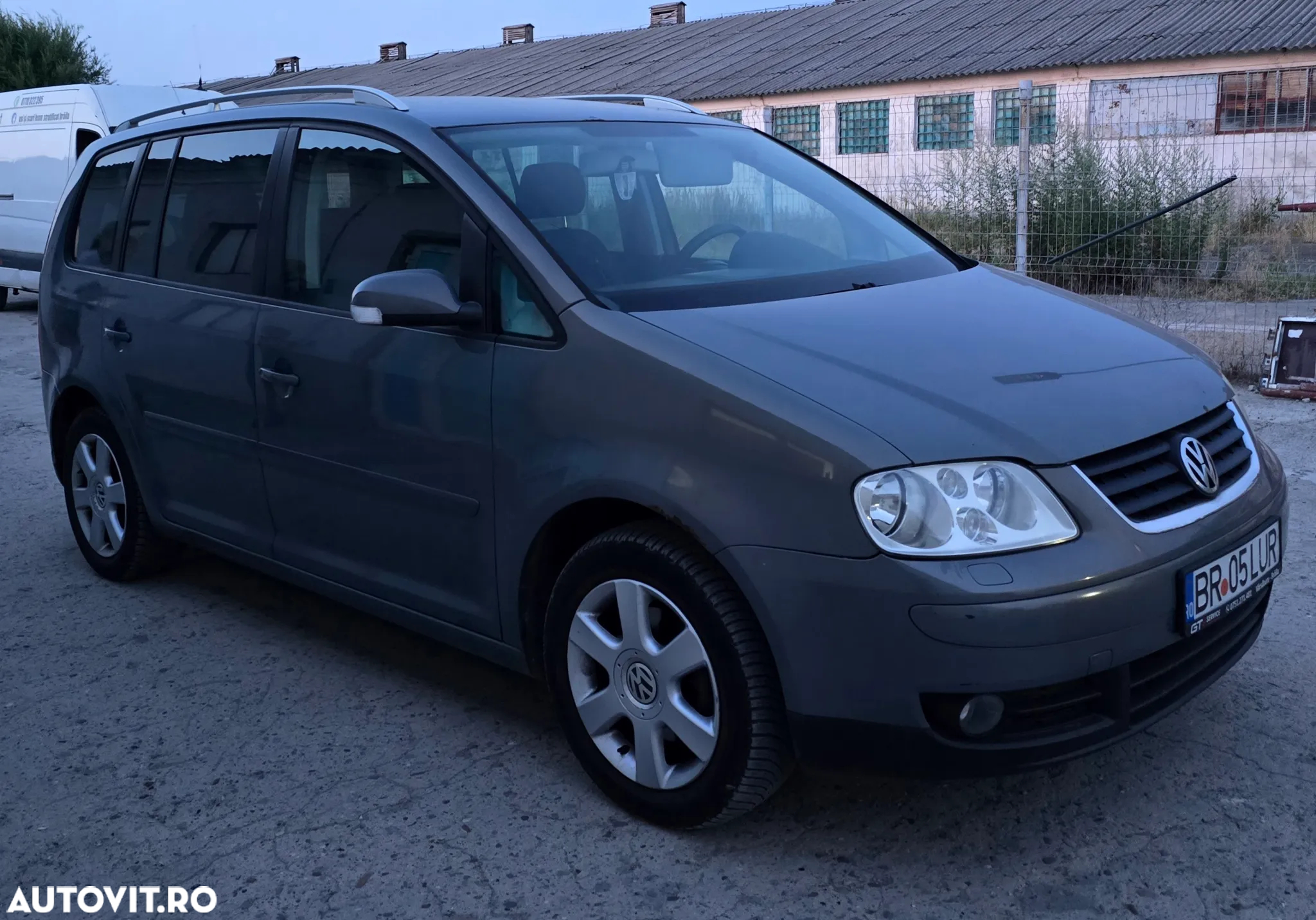 Volkswagen Touran 1.9TDI Highline DSG - 20