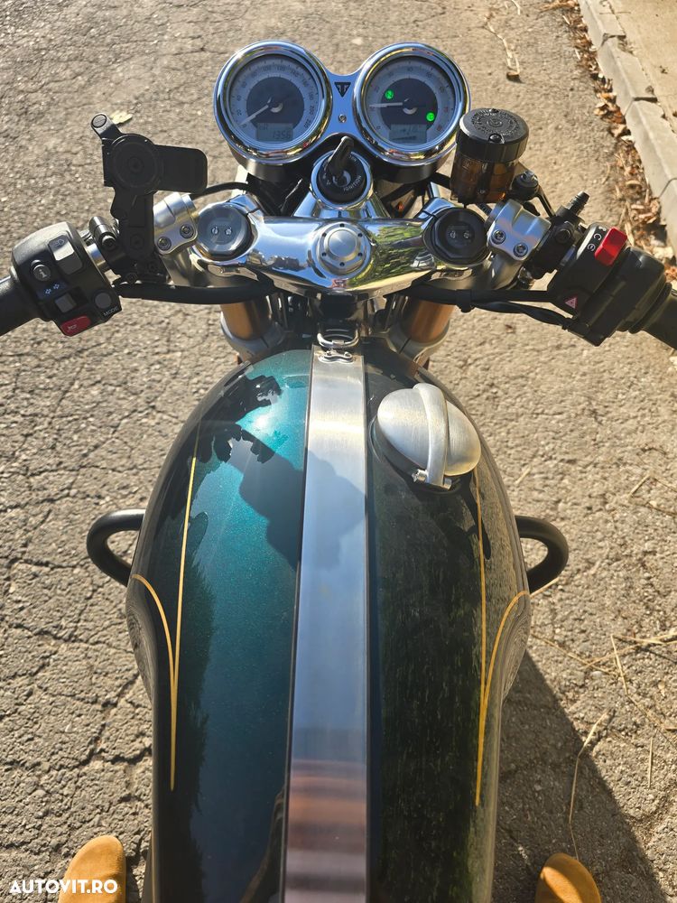 Triumph Thruxton - 1