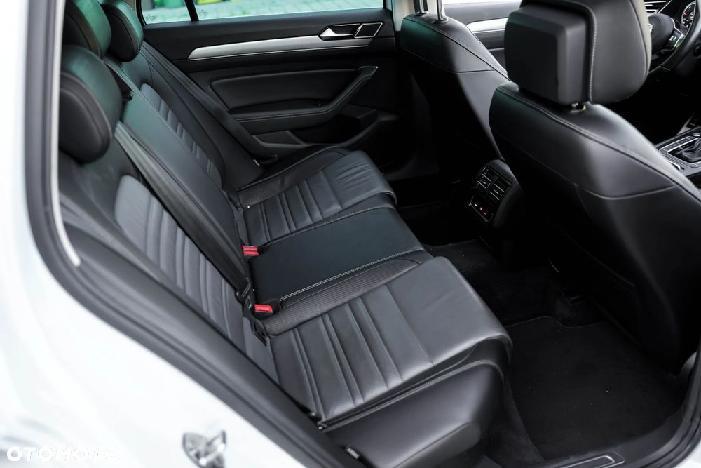 Volkswagen Passat - 24