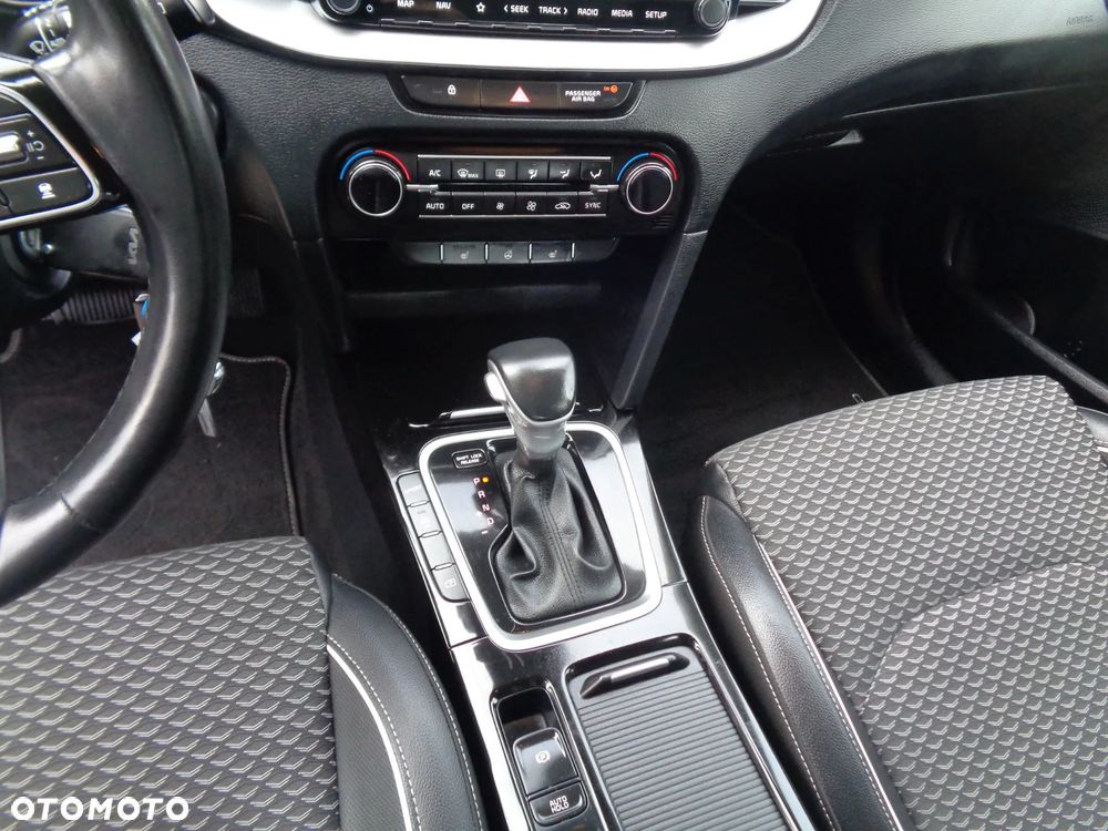Kia XCeed 1.5 T-GDI Business Line DCT - 17