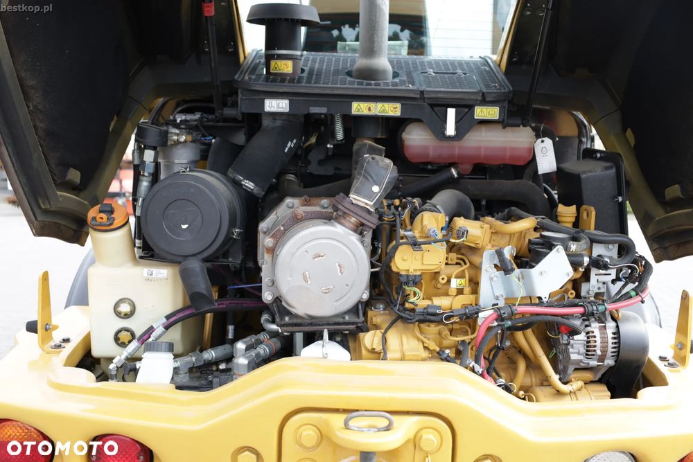Caterpillar CAT 906M - 38