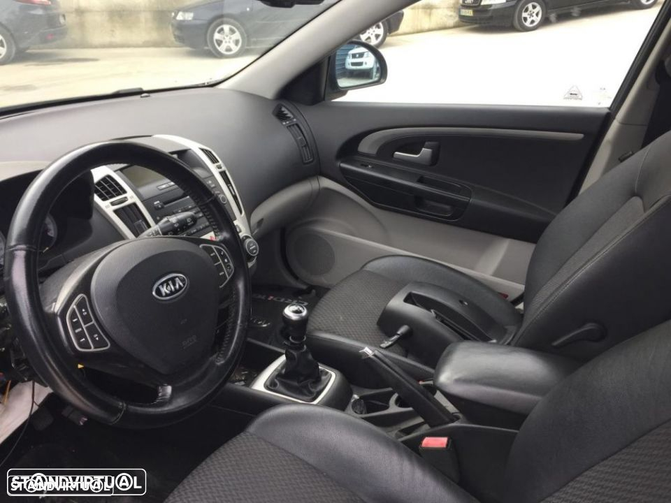 Kia Ceed 2.0d SW de 2008 para peças - 5