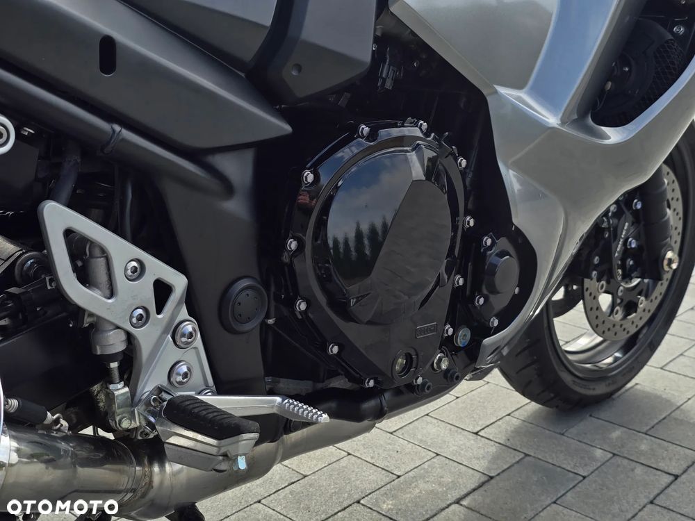 Suzuki GSX - 32