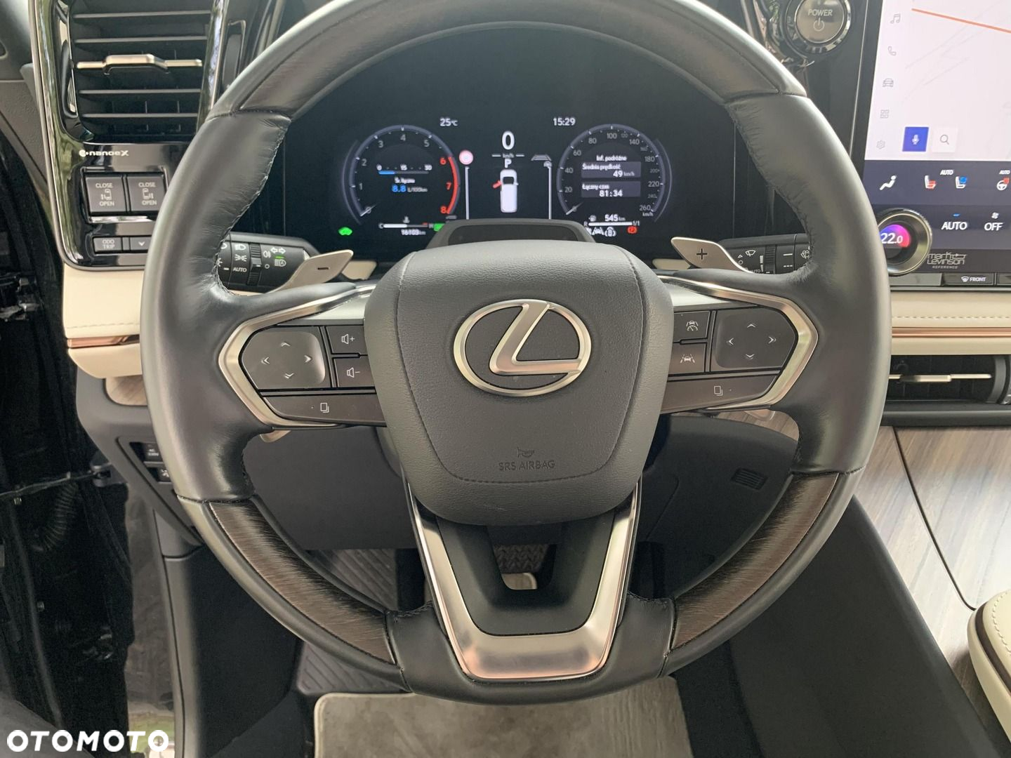 Lexus LM - 16