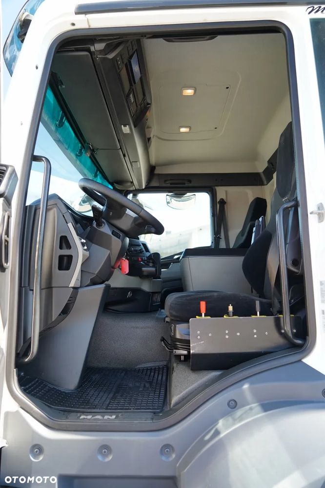 MAN TGS 35.470 / 8x4 / WYWROTKA 2 STRONNA / HYDROKLAPA / HYDROBURTA / BORDMATIK / OPONY 100% / NAVI RIO / EURO 6 - 29