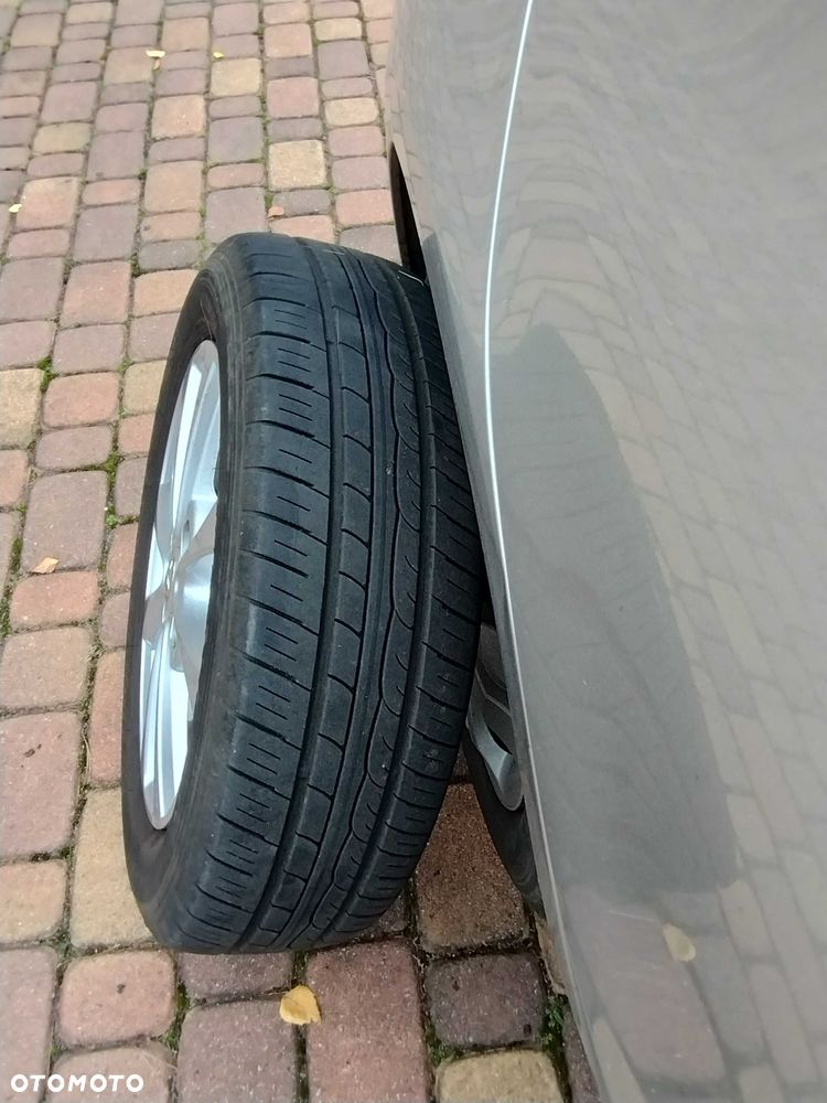 Toyota Yaris - 12