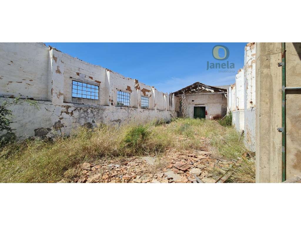 Fábrica com área urbana de 3897,35 m2 e terreno de 7765,69m2, bons ... - Grande imagem: 3/34