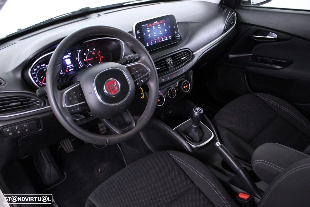 Fiat Tipo Station Wagon 1.3 M-Jet Lounge - 31