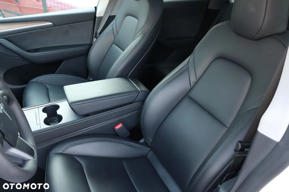 Tesla Y Long Range AWD - 22