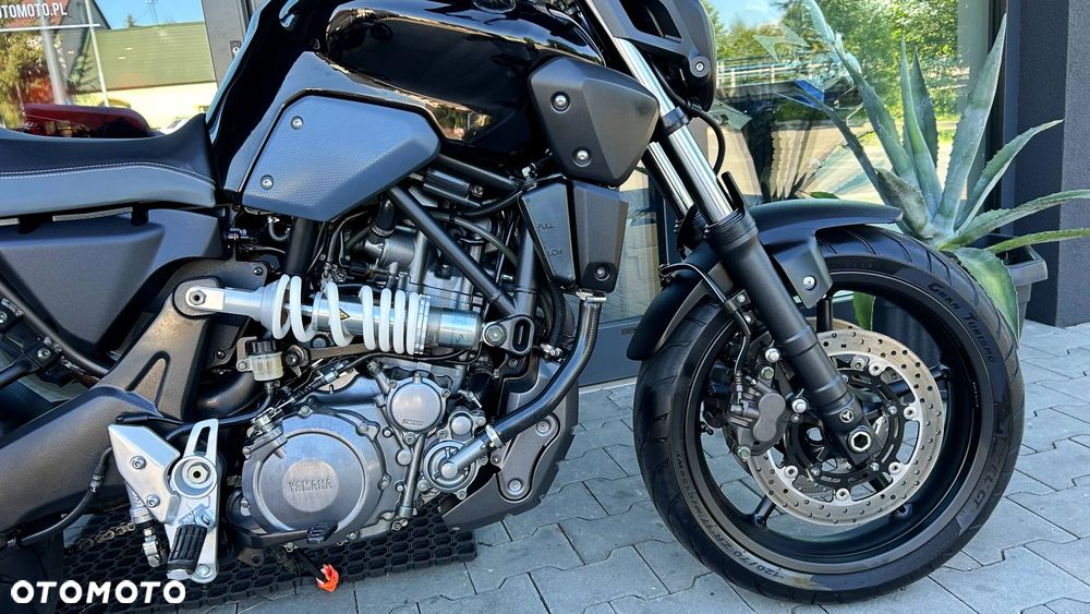 Yamaha MT - 12