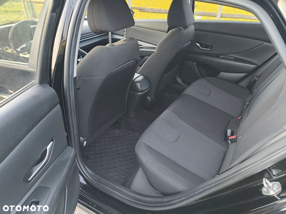 Hyundai Elantra - 10