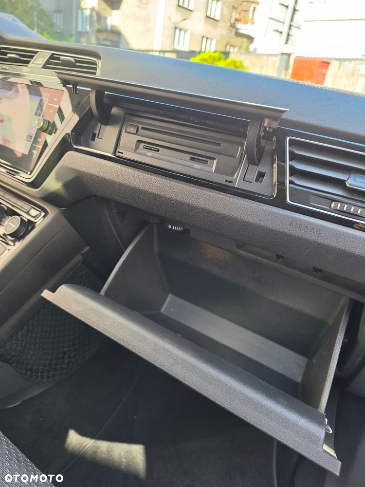 Volkswagen Touran 2.0 TDI BMT Comfortline DSG - 24