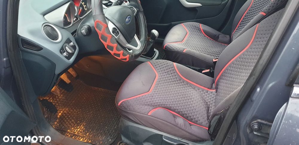 Ford Fiesta 1.4 TDCI Champions Edition - 9