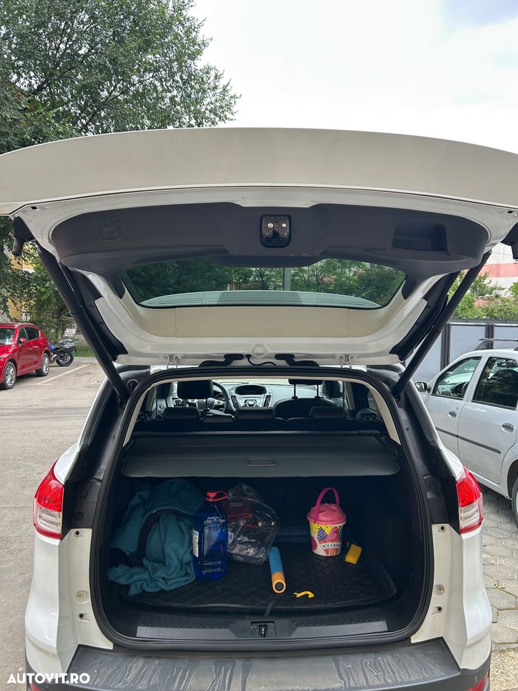 Ford Kuga 2.0 TDCi 2x4 Titanium - 10