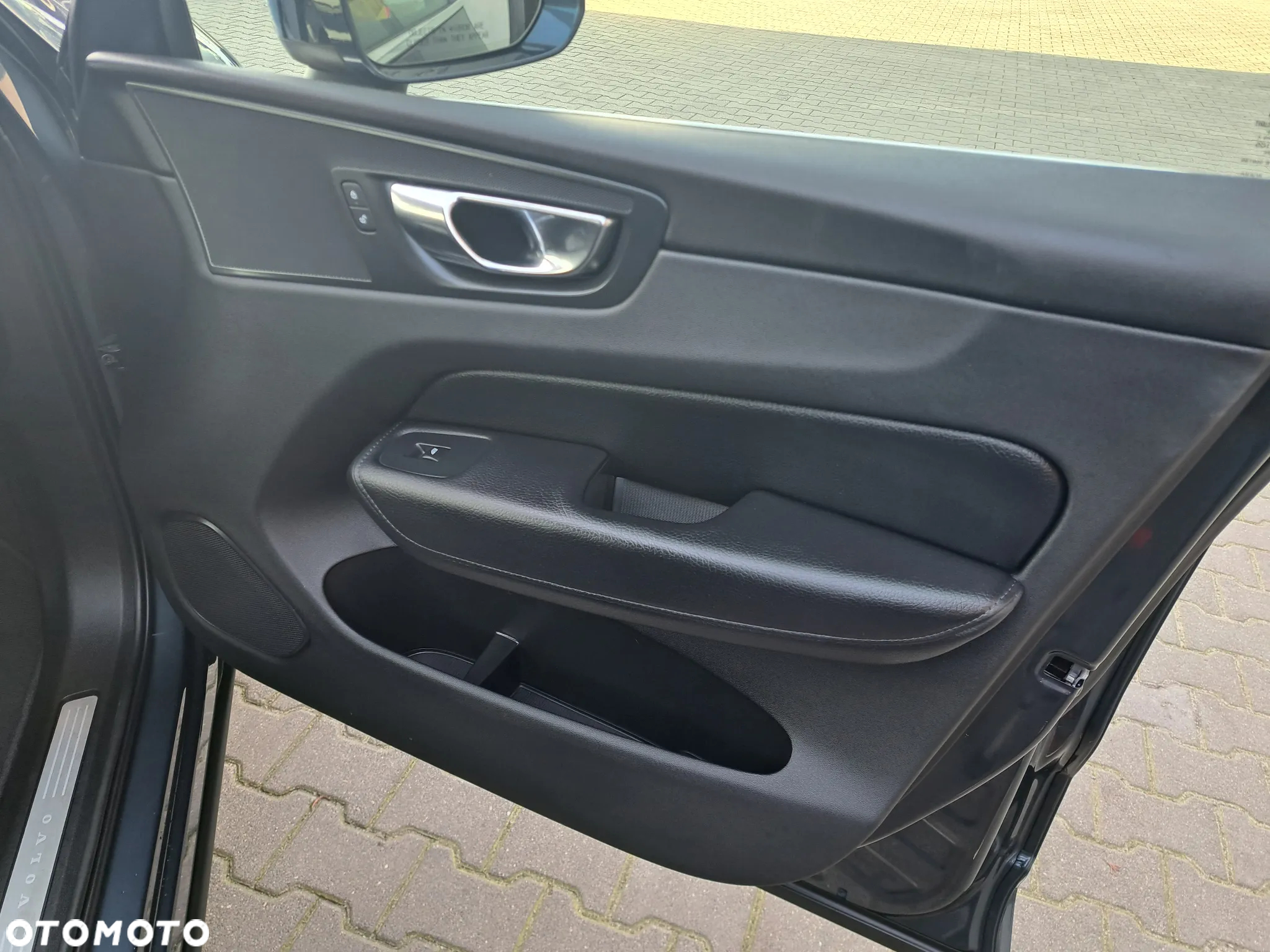 Volvo XC 60 T6 AWD Geartronic Momentum - 28