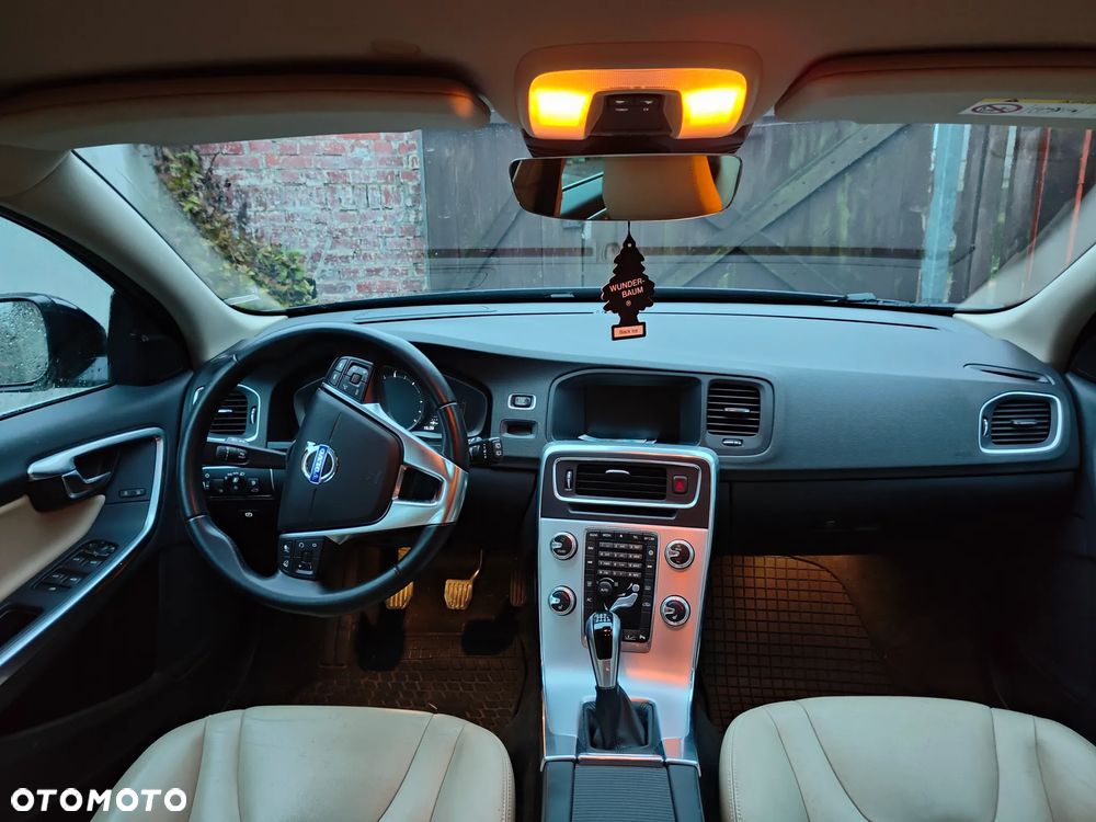 Volvo V60 D3 Drive-E Momentum - 8