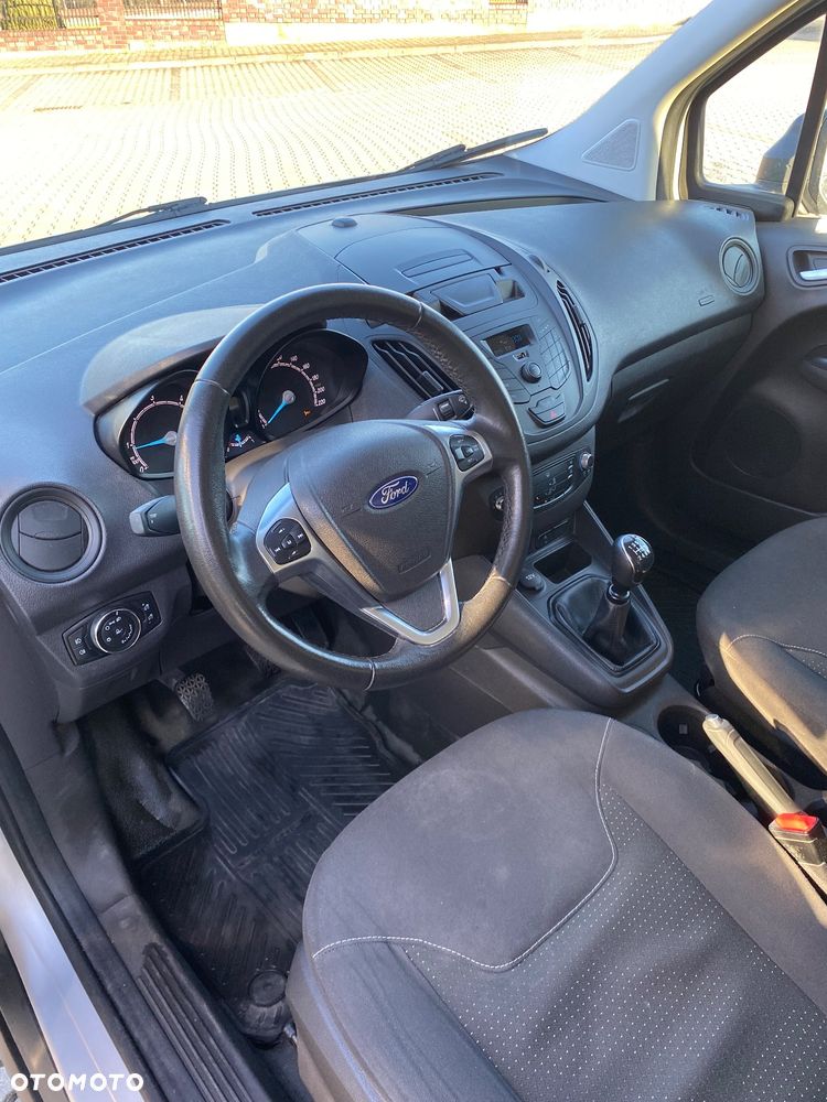 Ford Transit Courier - 12