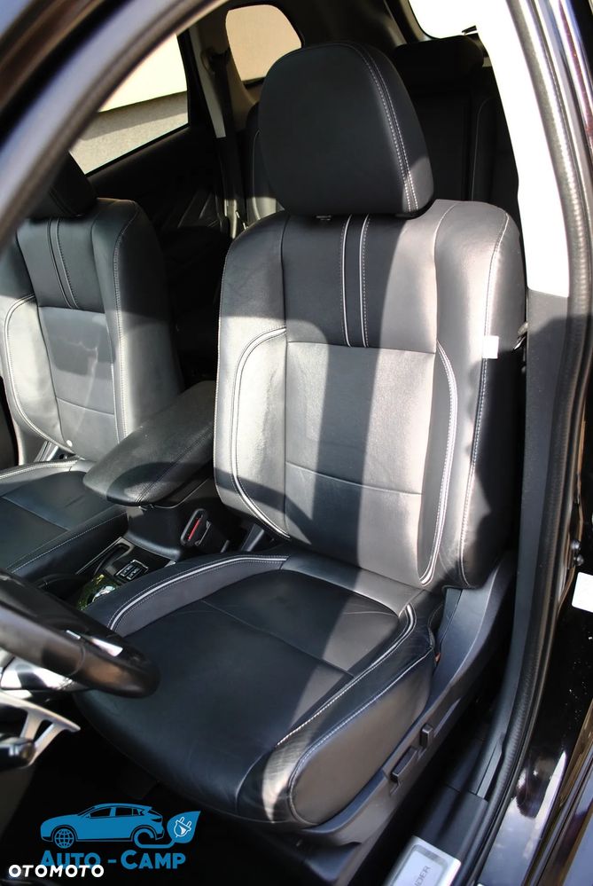 Mitsubishi Outlander Instyle NAVI + - 17