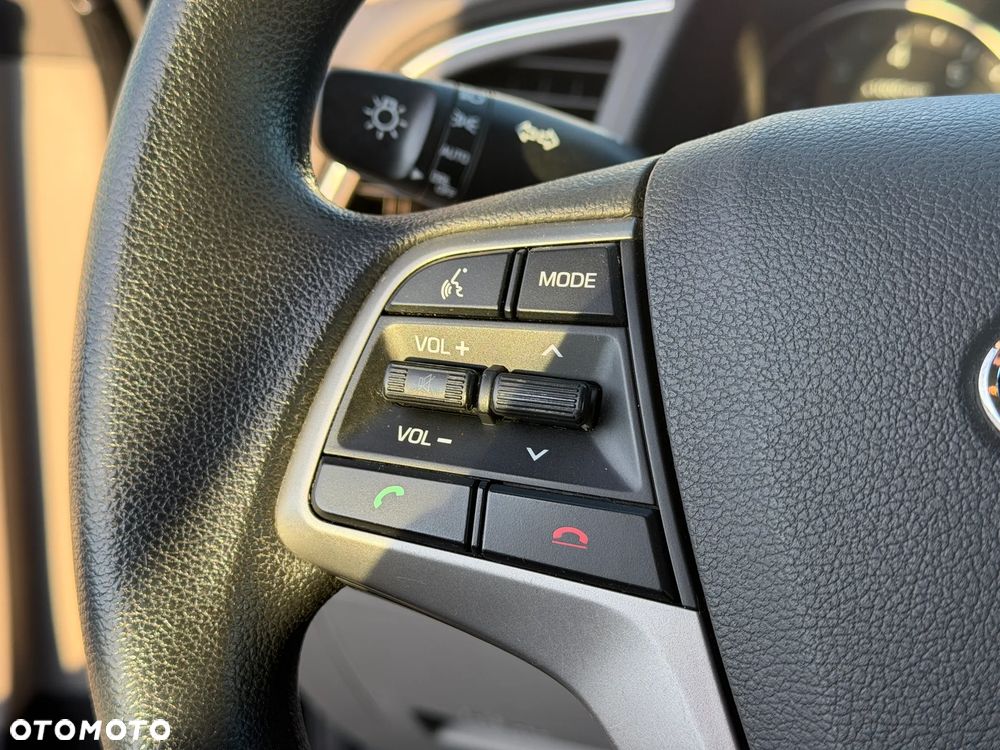 Hyundai Elantra - 30