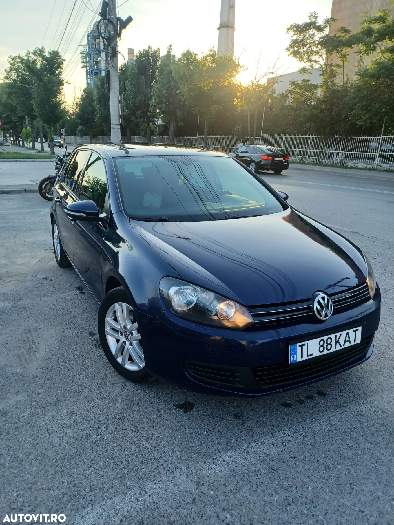 Volkswagen Golf - 1
