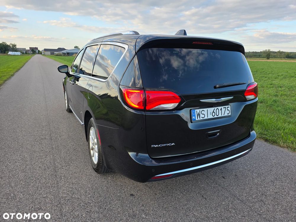 Chrysler Pacifica - 8