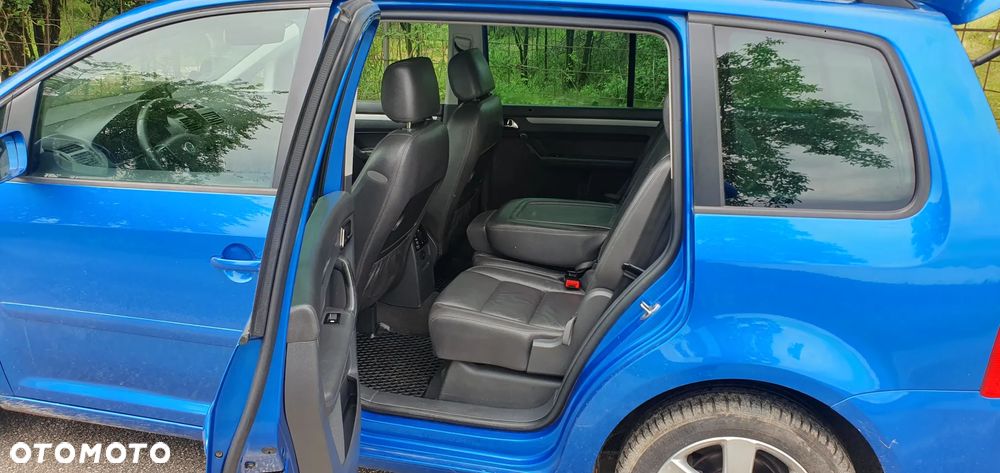 Volkswagen Touran 2.0 FSI Highline - 4