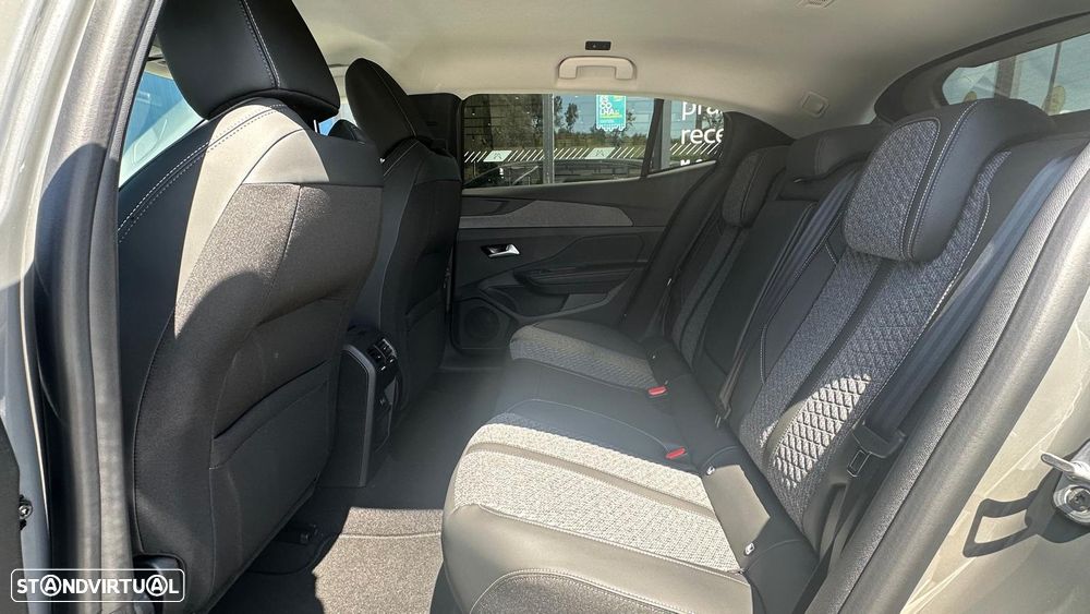 Peugeot 408 1.6 Hybrid Allure e-DCS7 - 13
