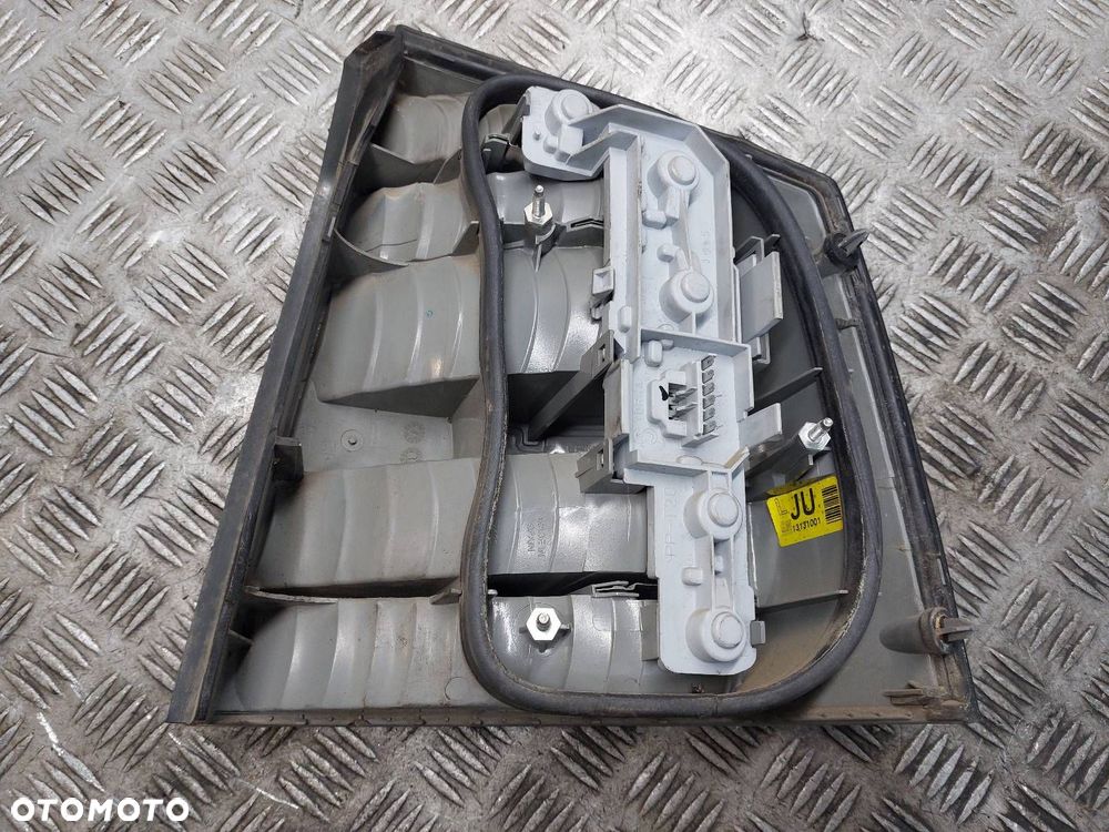 LAMPA LEWY TYŁ OPEL VECTRA C LIFT SEDAN 13131001 - 3