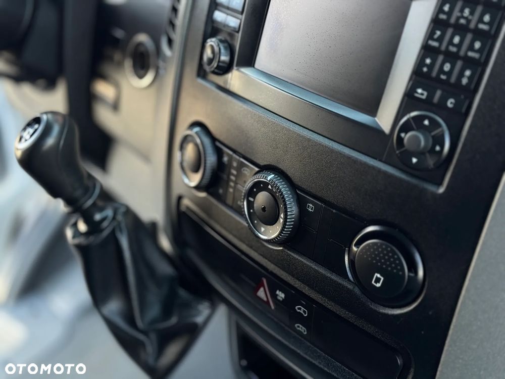Mercedes-Benz SPRINTER - 32