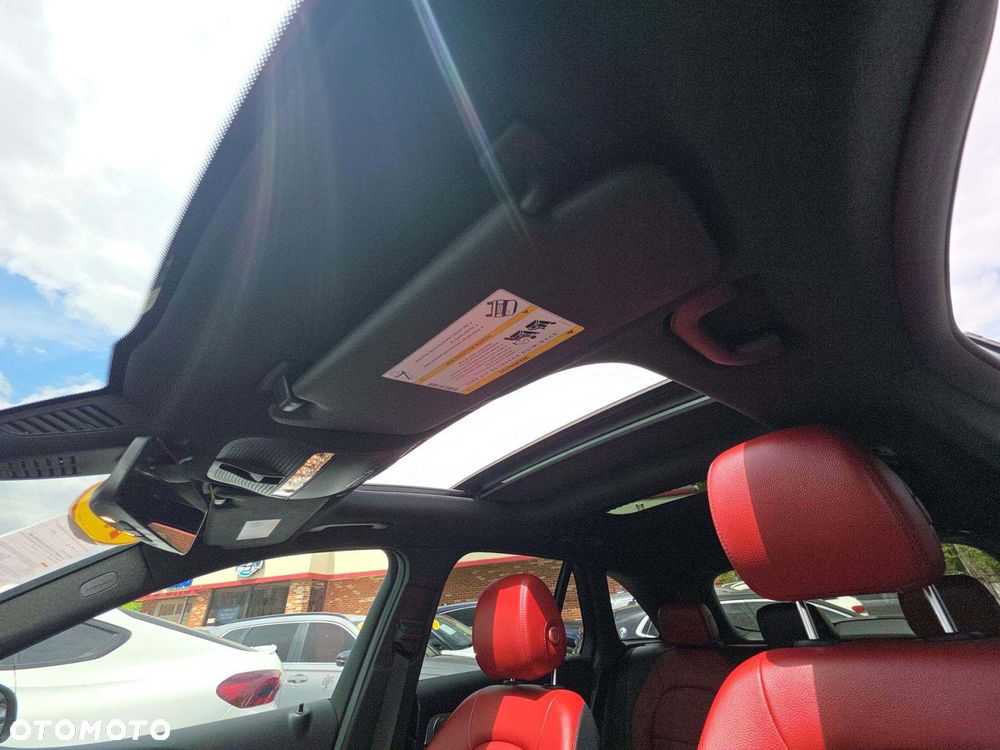 Mercedes-Benz GLC 300 4Matic 9G-TRONIC AMG Line - 11