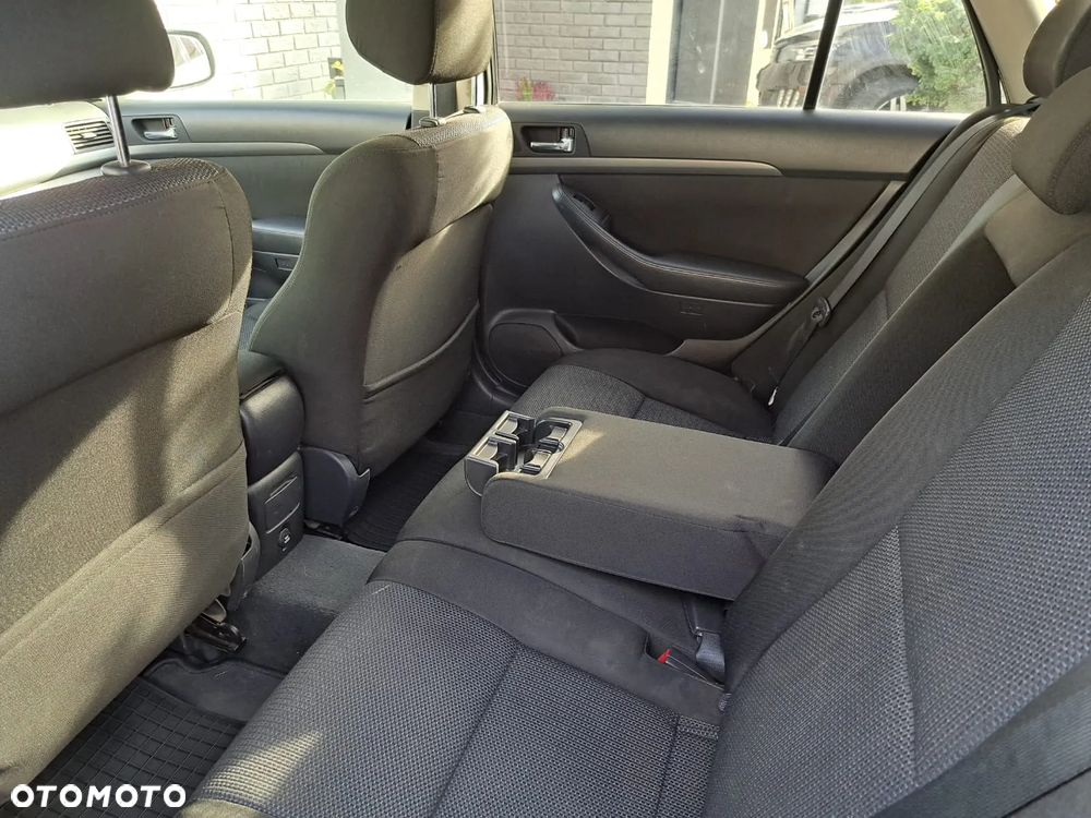 Toyota Avensis Combi 2.0 D-4D - 7