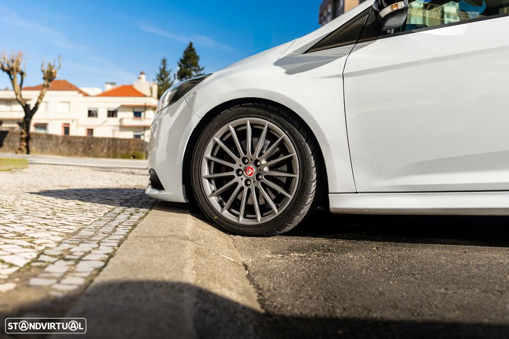 Ford Focus 2.0 EcoBoost ST c/ Pack Pele Desportiva - 39