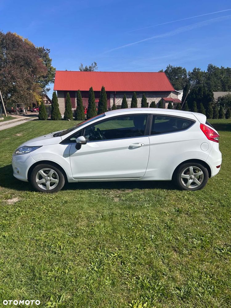 Ford Fiesta 2011 photo 2