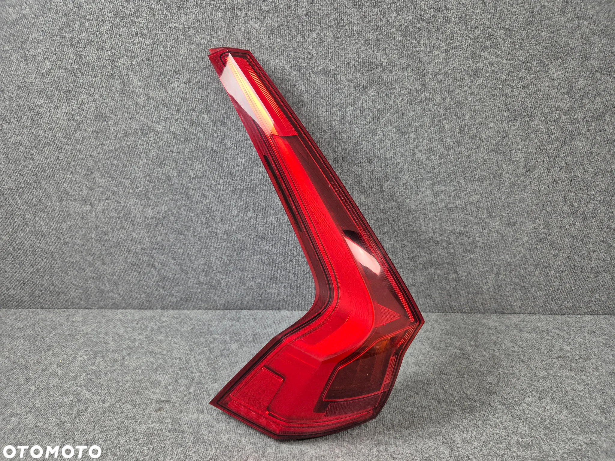 LAMPA TYLNA TYŁ LEWA - VOLVO V90 II LED 16-20 EUROPA - 2