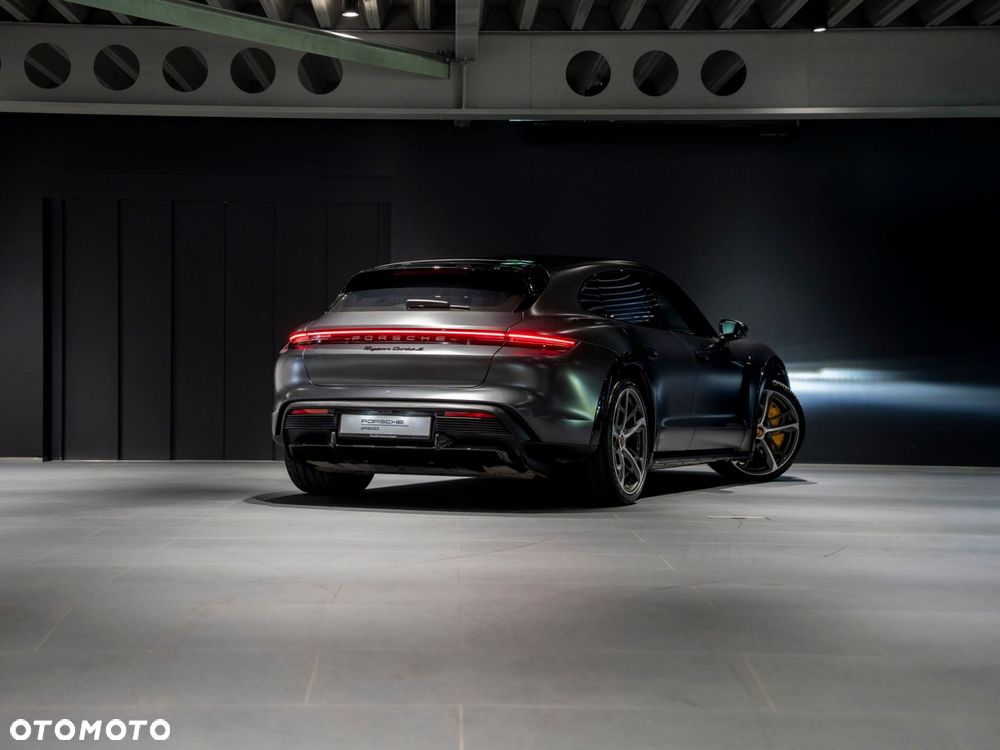 Porsche Taycan Turbo S - 5