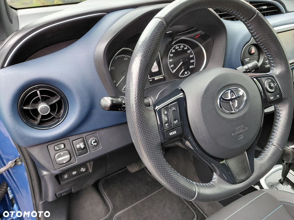 Toyota Yaris Hybrid 100 Selection Platinum - 22
