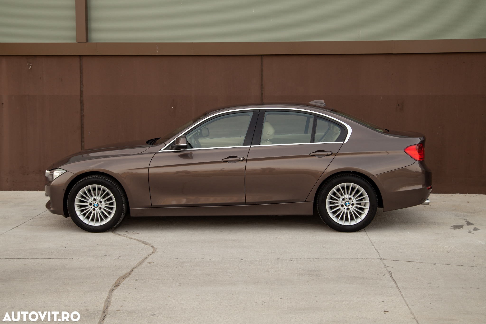 BMW Seria 3 320d Aut. Luxury Line - 11