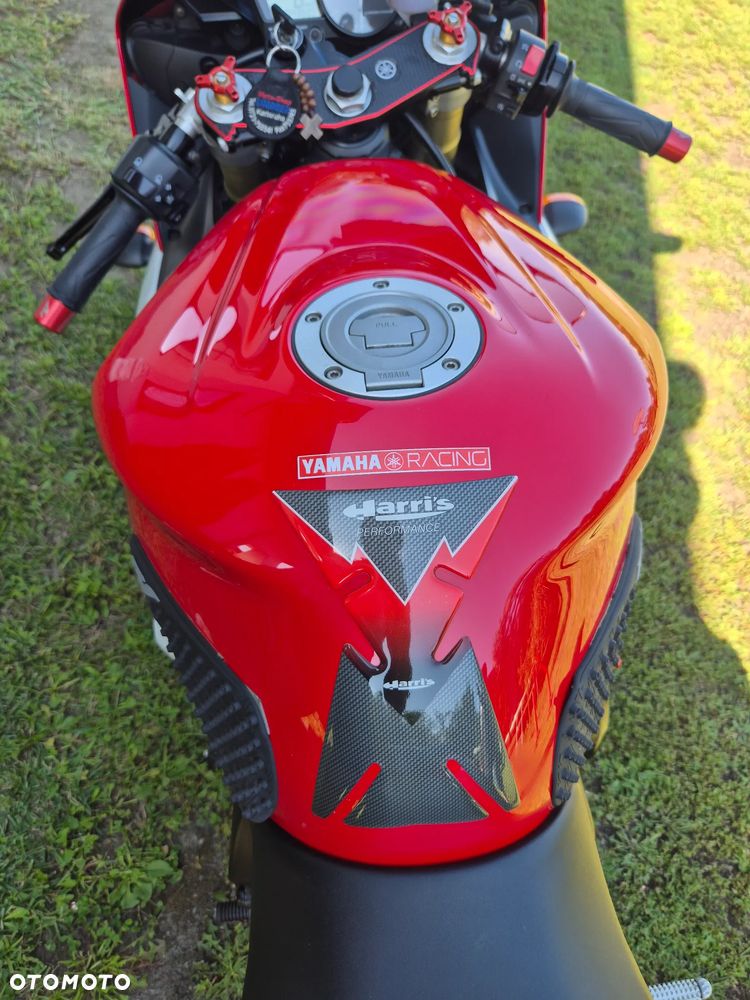 Yamaha R1 - 10