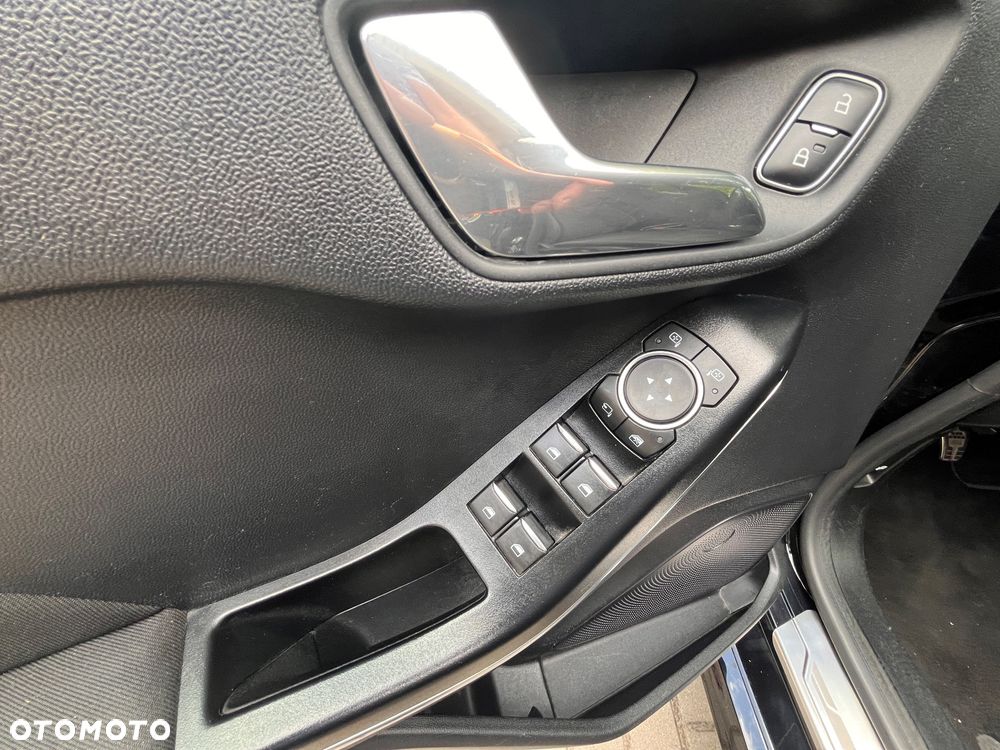 Ford Fiesta 1.0 EcoBoost S&S ST-LINE - 31