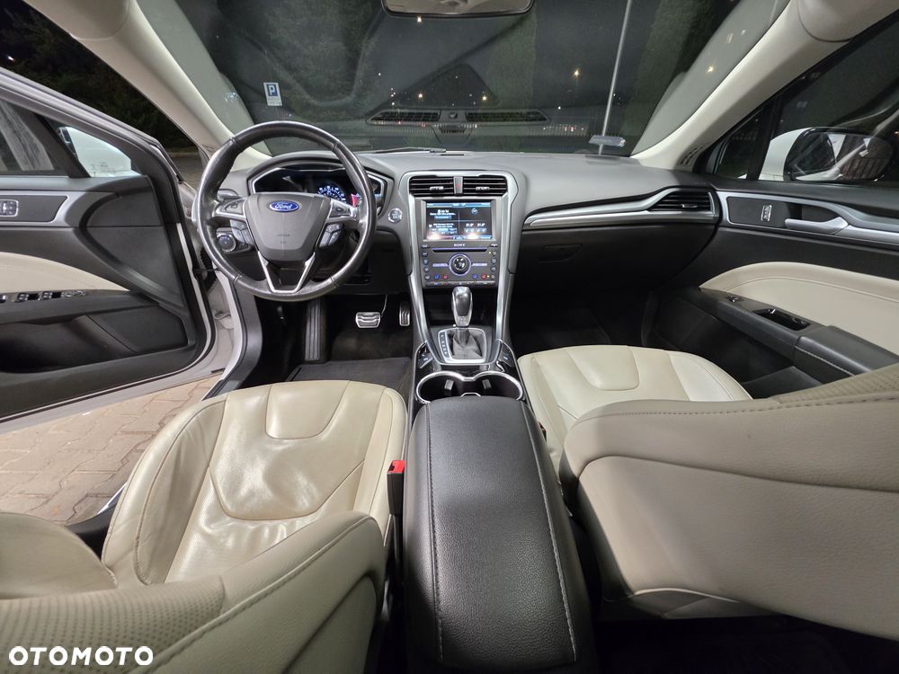 Ford Fusion 2.0 EcoBoost Titanium - 15