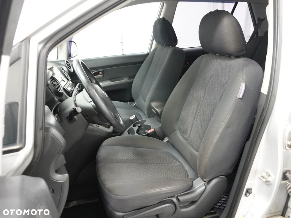 Kia Carens - 21