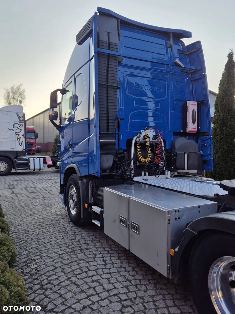 Volvo FH GLOBETROTTER - 13
