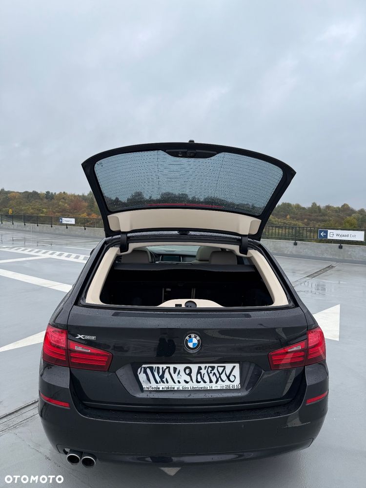 BMW Seria 5 525d Touring Luxury Line - 13