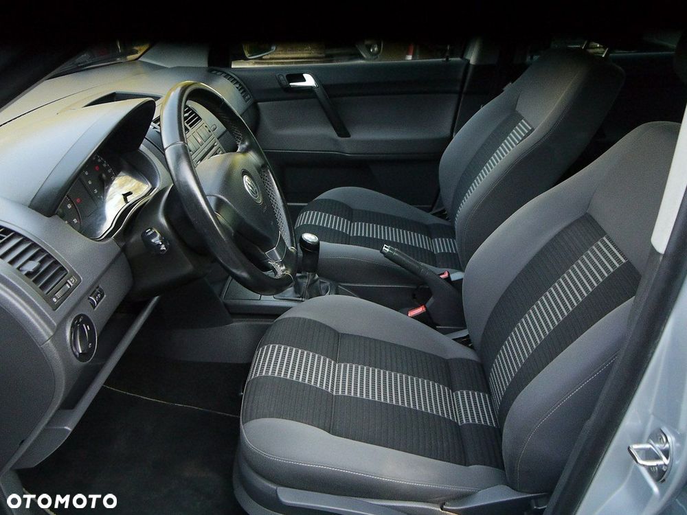 Volkswagen Polo 1.2 MATCH - 26